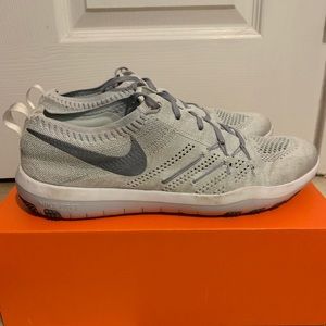 Women’s Nike Running/Athletic Shoes